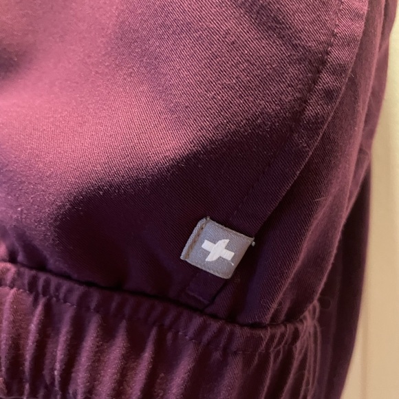 Figs Men’s purple bottom scrubs, small, with green waist tie. Very gently worn. - Picture 2 of 4